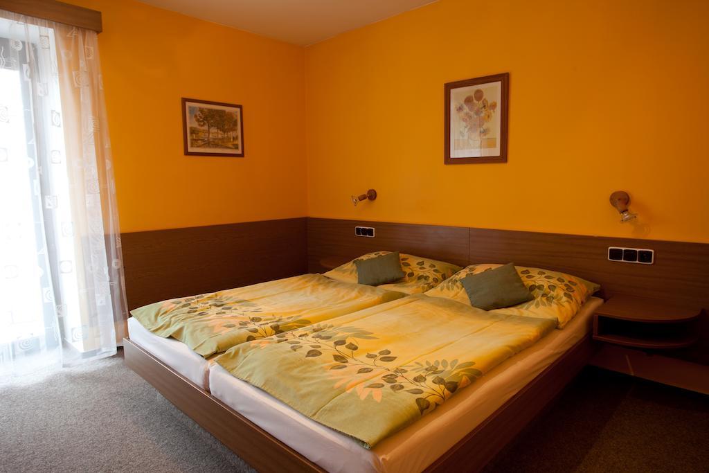 Hotel U Jiriho Humpolec Szoba fotó